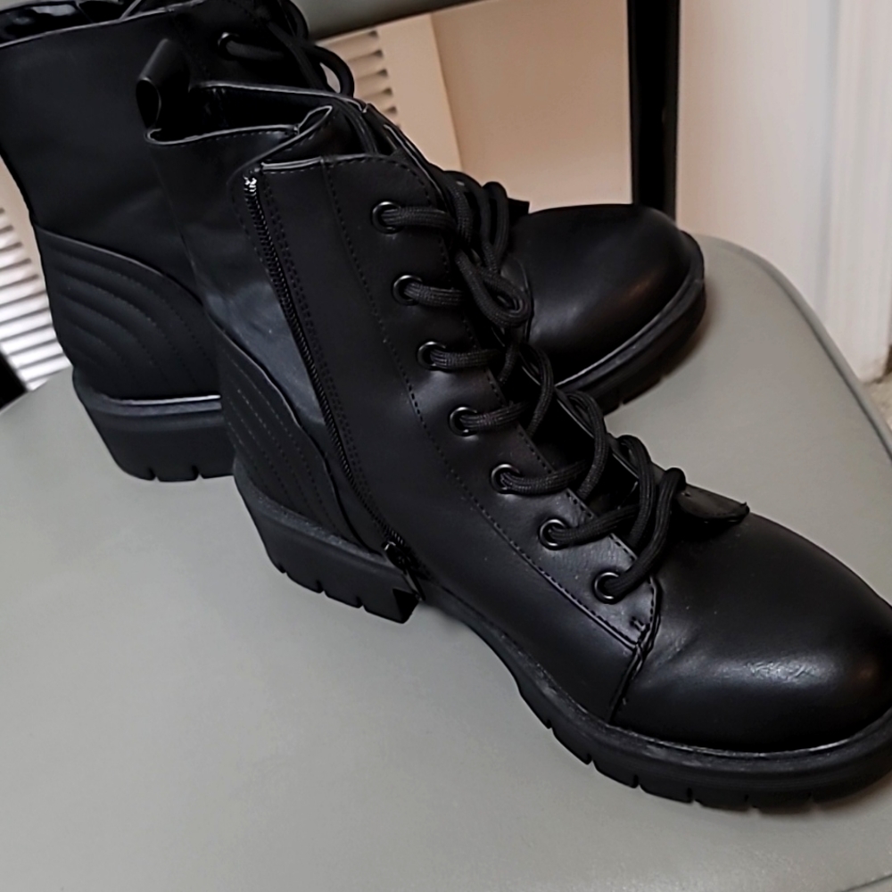 Ladies boots